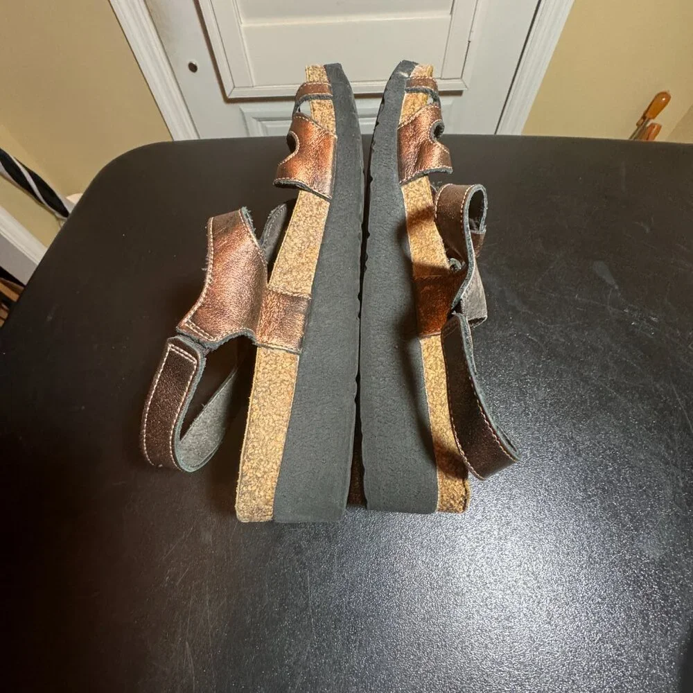 Naot 39 bronze wedge sandal